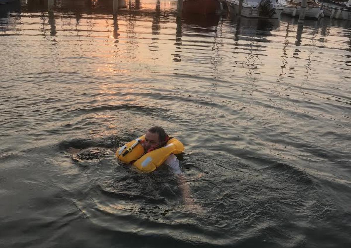 Afprøvning af rednings veste