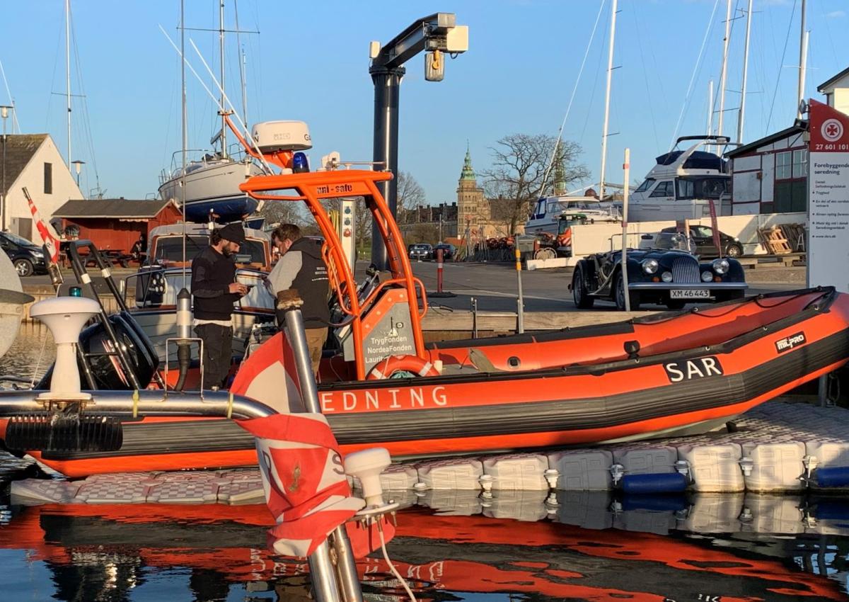 Ny VHF monteres på Rescue Kronborg