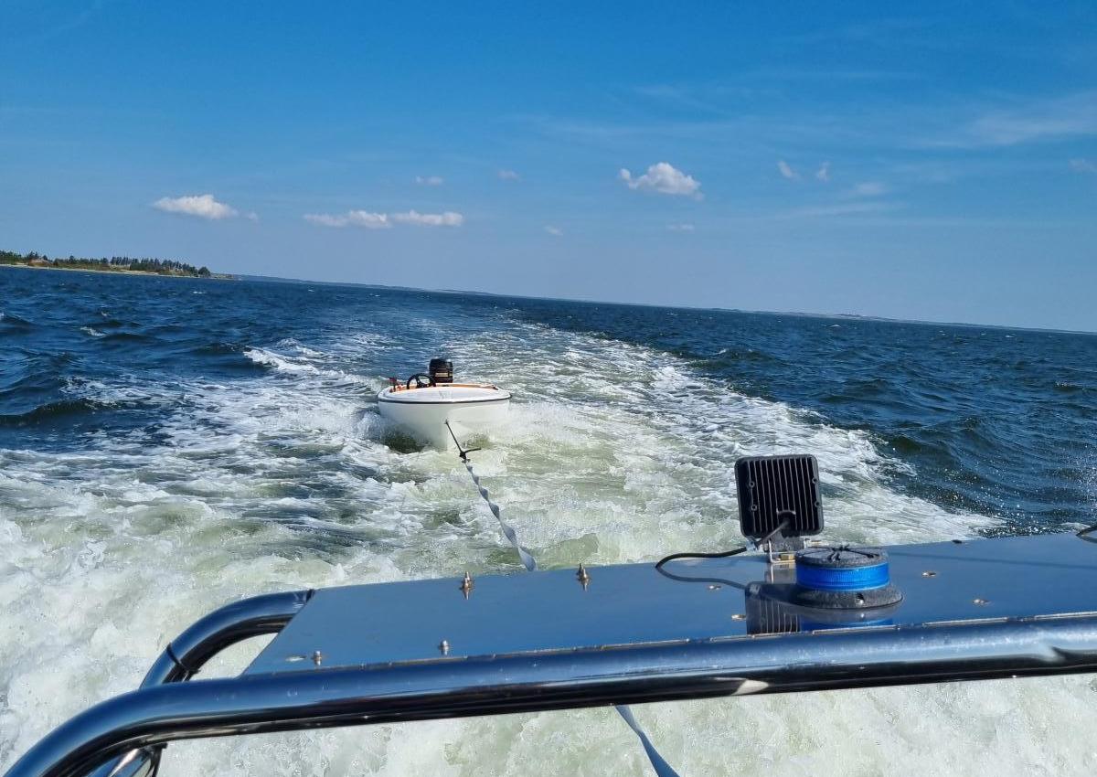 12 fod Speedbåd med motorstop nord for Venø