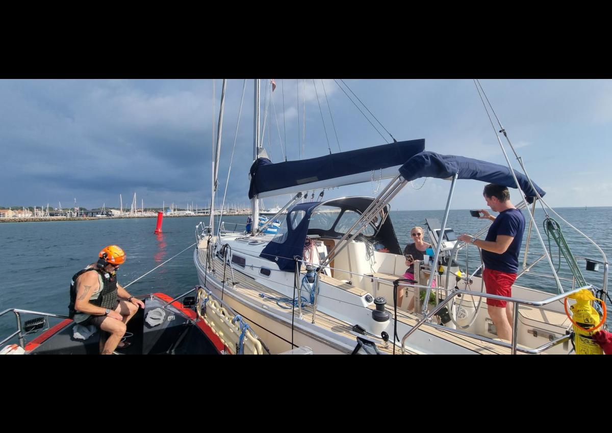 Hanse 370 med tovværk i skruen