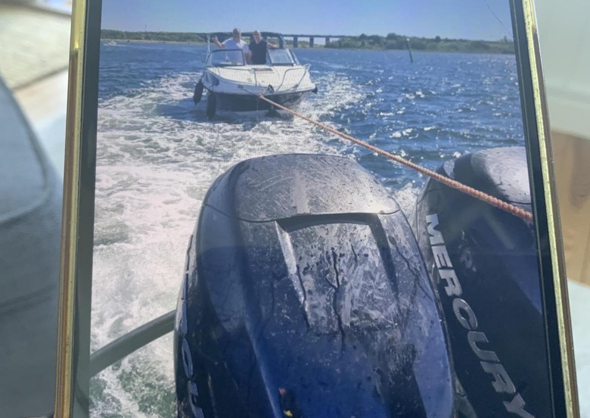 motorbåd på slæb
