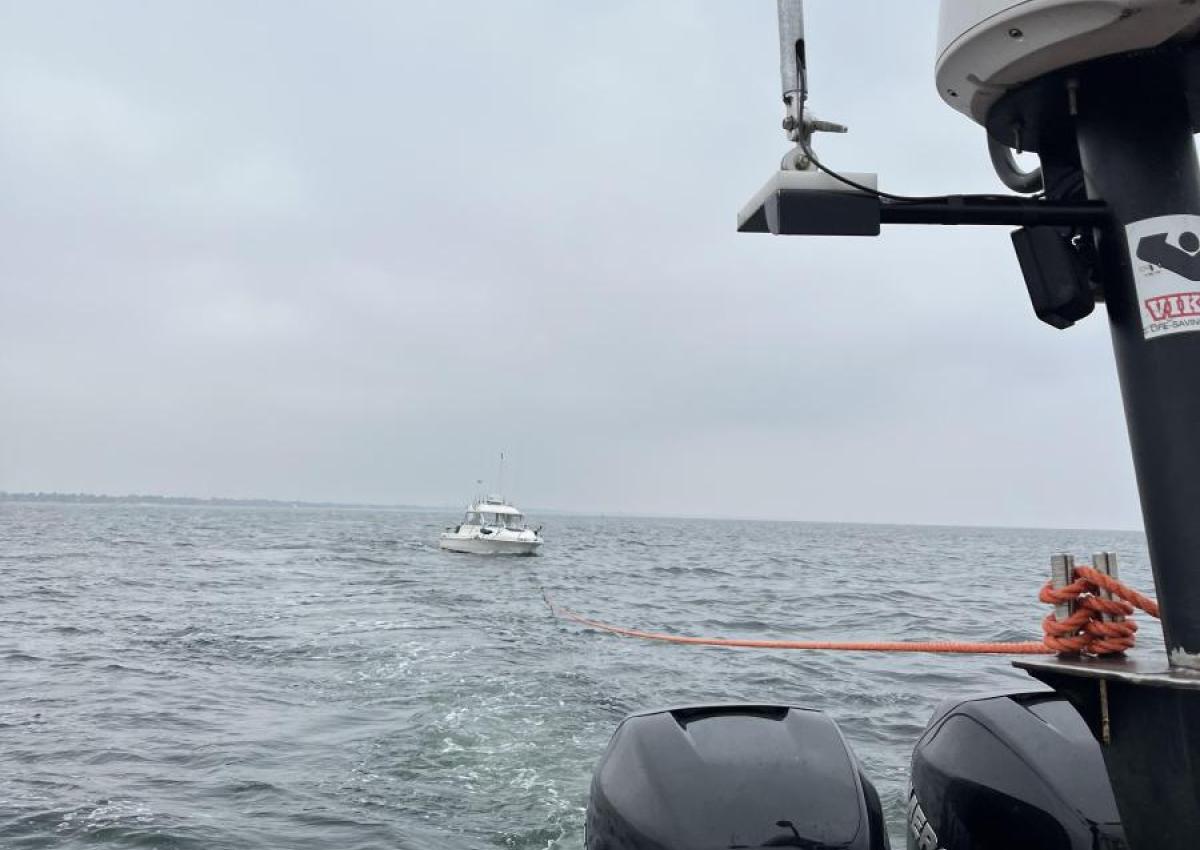 Båden blev hjulpet i havn