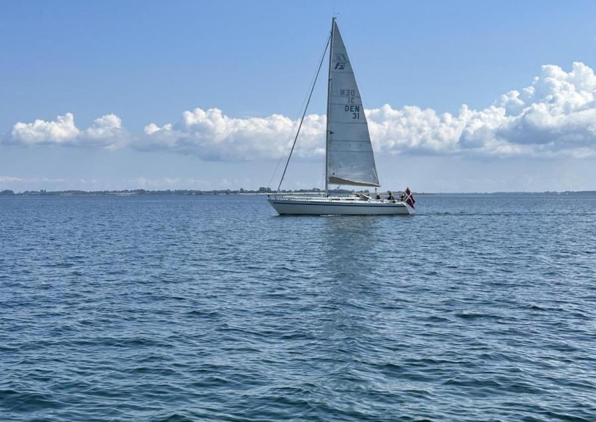 Grundstødning 5 sømil syd for Vejrø.