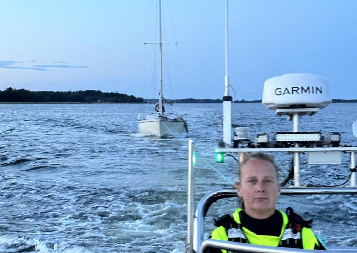 Motorstop 2 sømil øst for Petersværft.