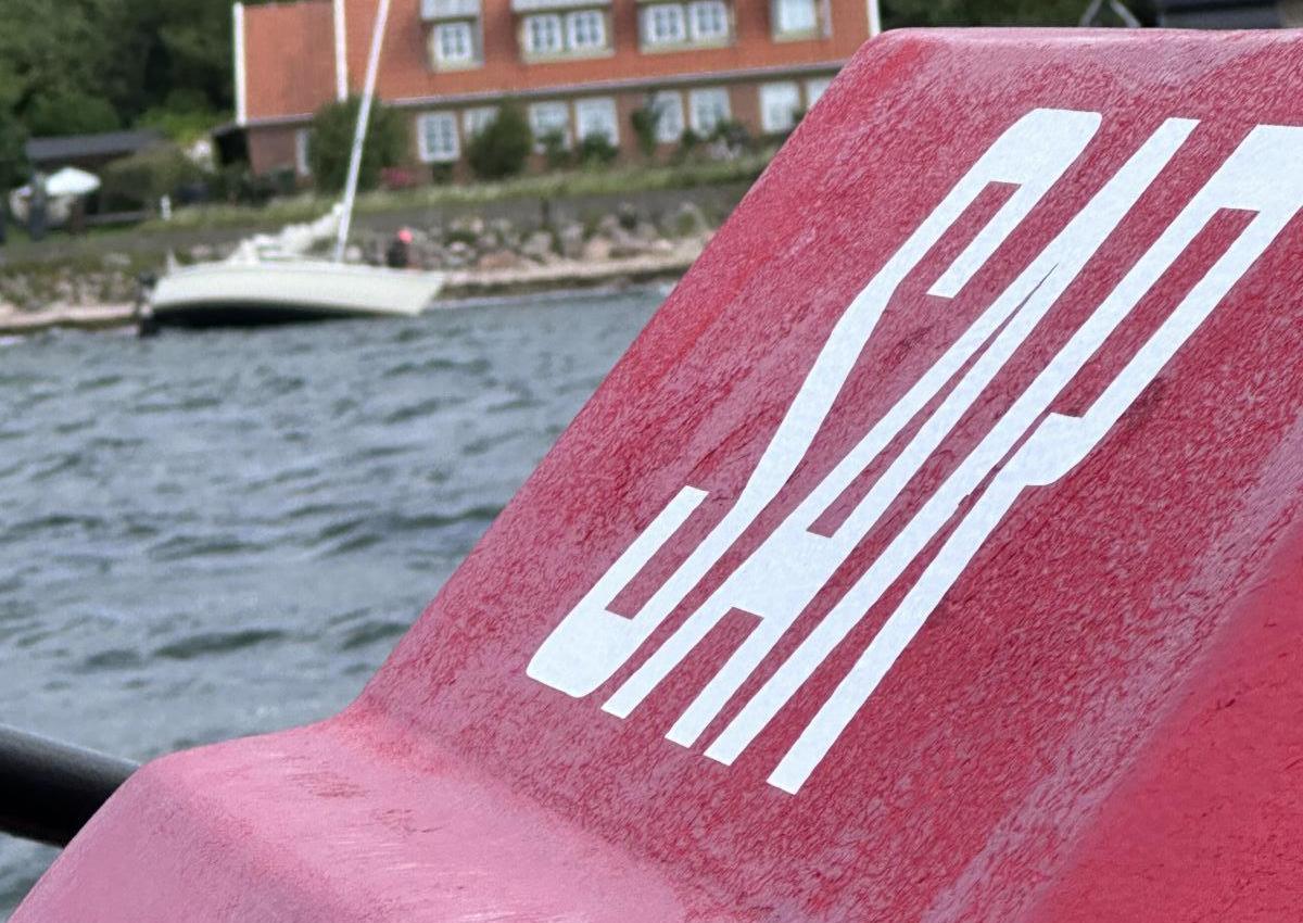 Heimdal med havaristen i baggrunden