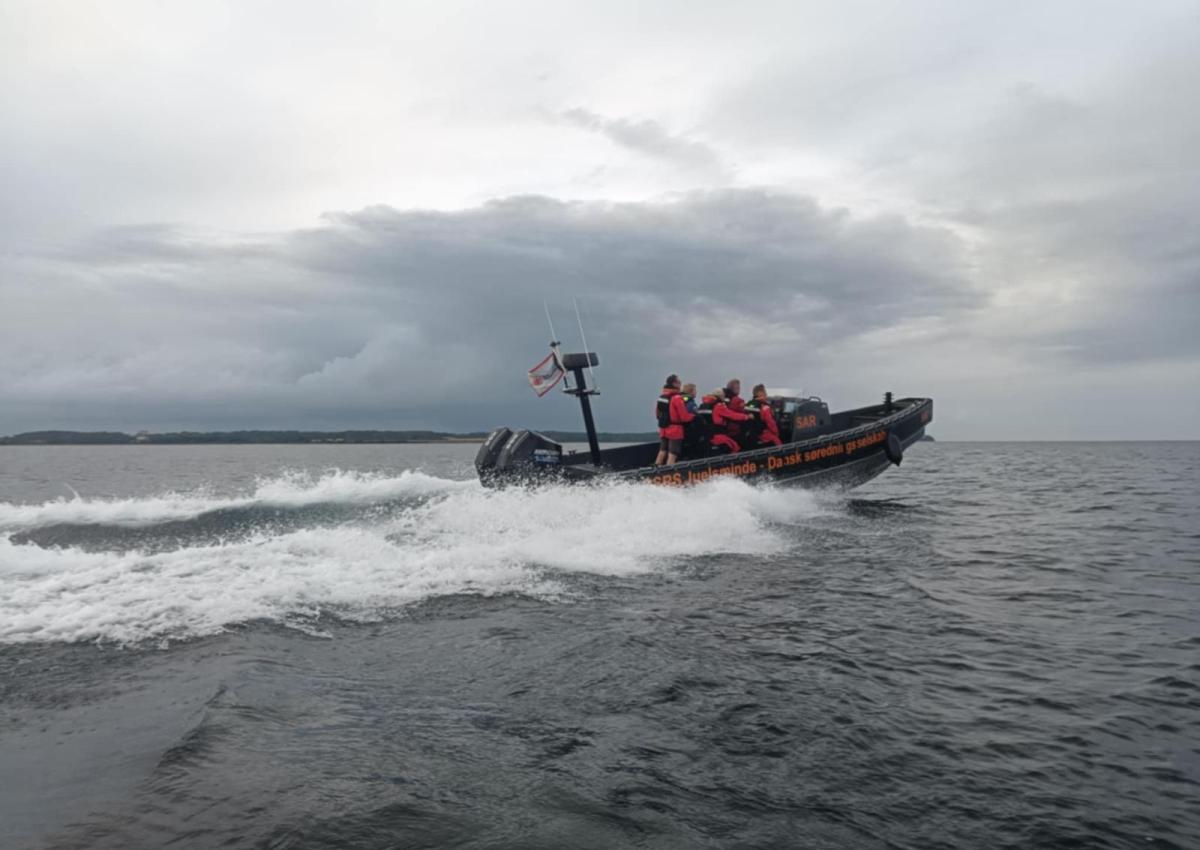 44 fods sejlbåd på grund lige uden for vejle havn.