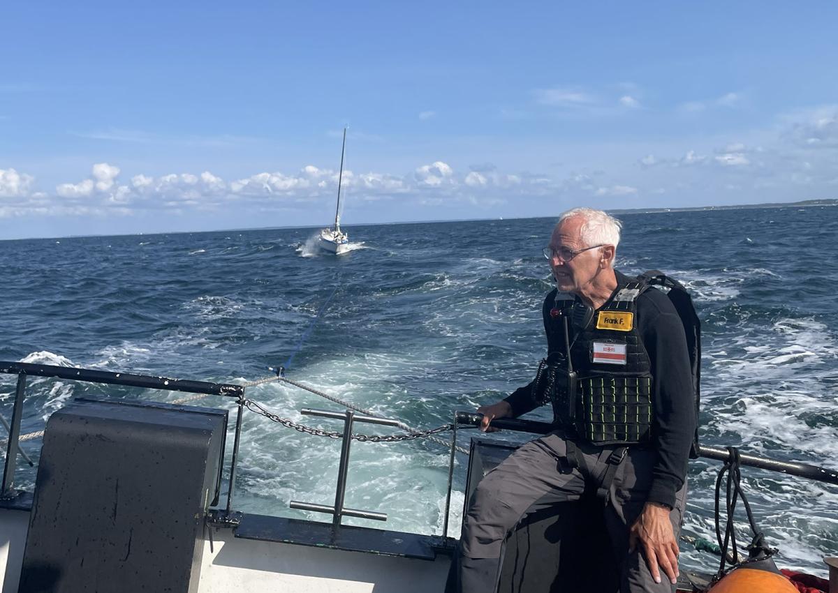 2 unge piger trækkes ind til Gilleleje
