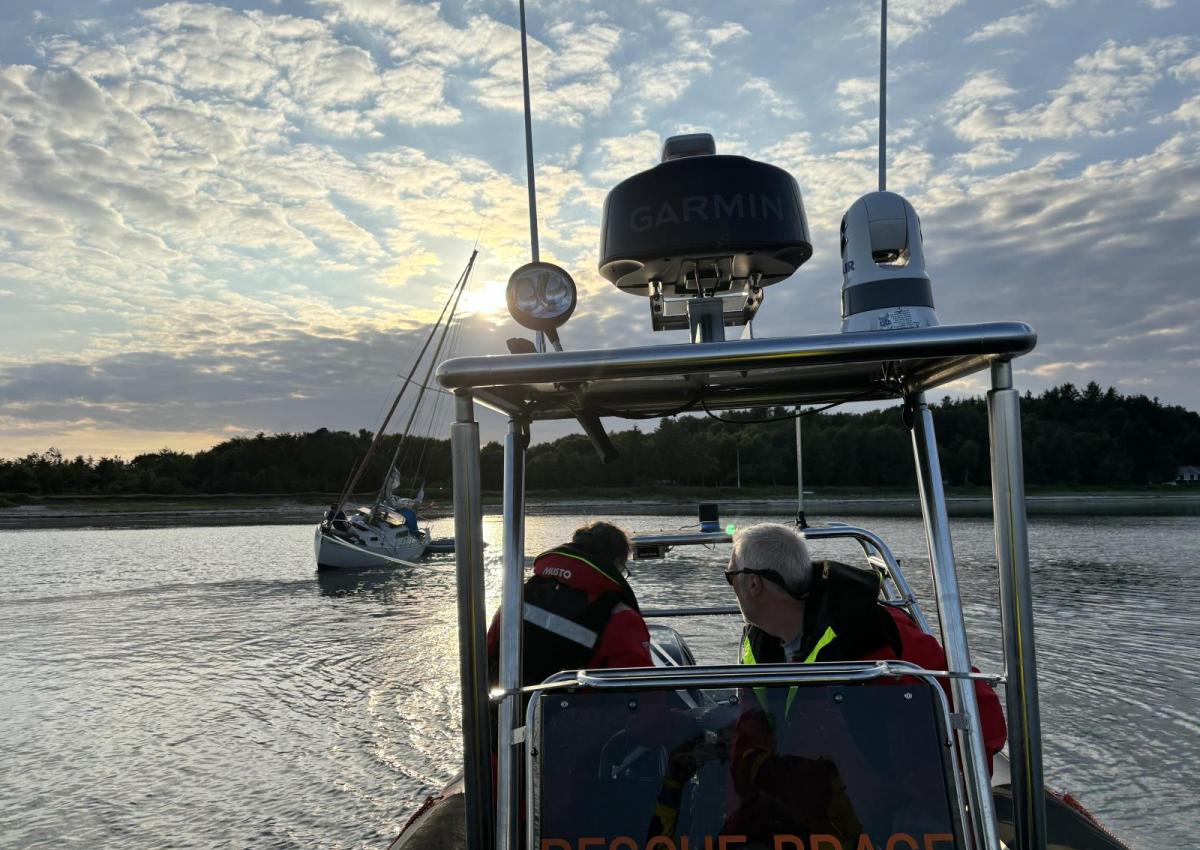 Sejlbåd på grund i Venø Bugt