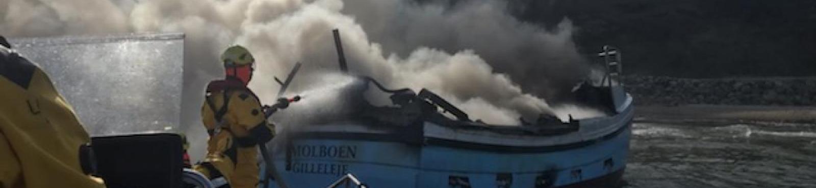 brand i båd