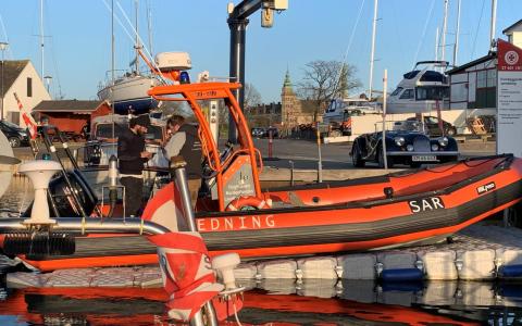 Ny VHF monteres på Rescue Kronborg