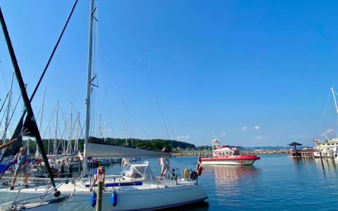 VARMT VEJR GAV REKORD I REDNINGER