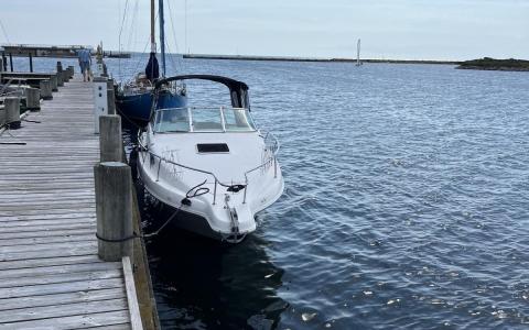 Motorbåd med motorstop 
