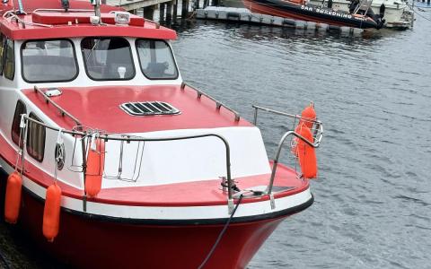 Motorbåd med motorstop ud for Knudskov Rev.