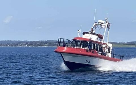 40 fod stål motorbåd på grund. 