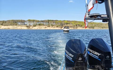 25fods motorbåd med motorstop ved den grønne bøje uden for fyret ved Æbelø