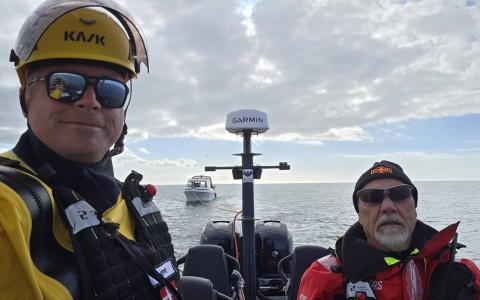 Motorbåden blev bugseret til Greve Marina