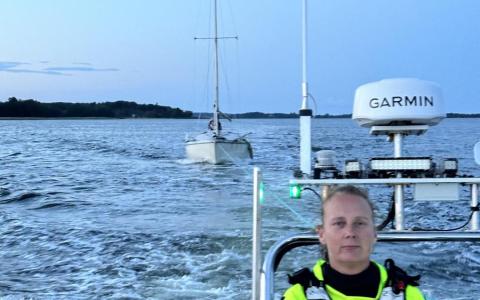 Motorstop 2 sømil øst for Petersværft.