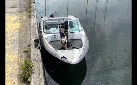 Motorbåden i sikker havn i Faxe Ladeplads