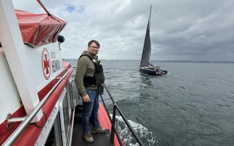 Havaristen i baggrunden