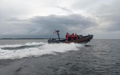 sejlbåd på grund på Tunø rev